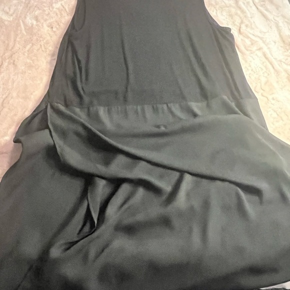 Reitmans sleeveless split hem shirt - Picture 3 of 4